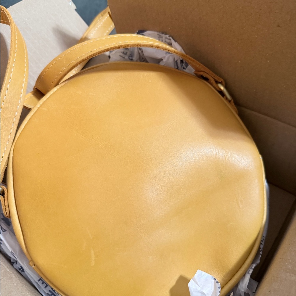 Portland Leather  Round circle Sunflower Yellow  Crossbody Bag - Picture 3 of 6